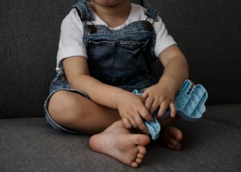 Menino encontrado morto dentro de casa é filho de irmãos biológicos – Foto: Reprodução/Freepik/ND