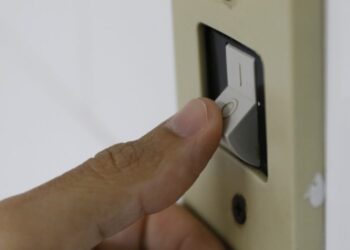 Rio de Janeiro - Consumo de energia elétrica, lâmpada e interruptor de luz. (Fernando Frazão/Agência Brasil)