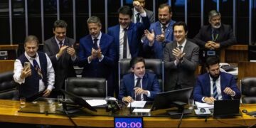 Câmara dos Deputados aprova projeto que isenta Imposto de Renda para quem ganha até R$ 5 mil — Foto: Brenno Carvalho / Agência O Globo