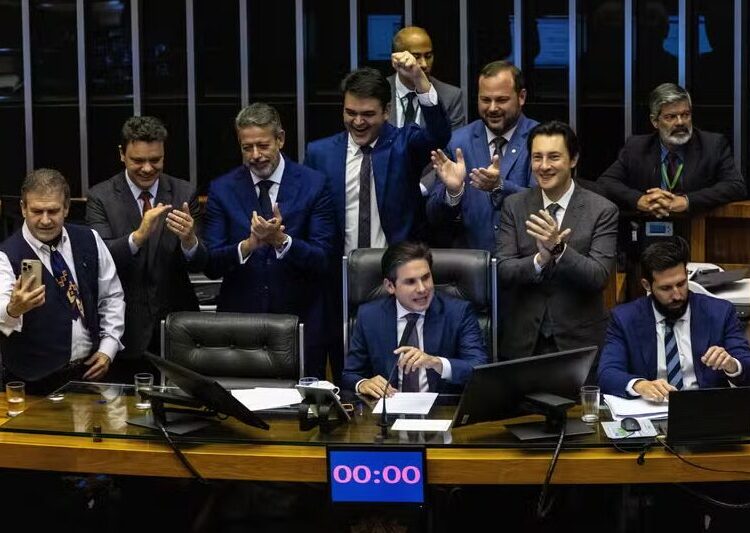 Câmara dos Deputados aprova projeto que isenta Imposto de Renda para quem ganha até R$ 5 mil — Foto: Brenno Carvalho / Agência O Globo