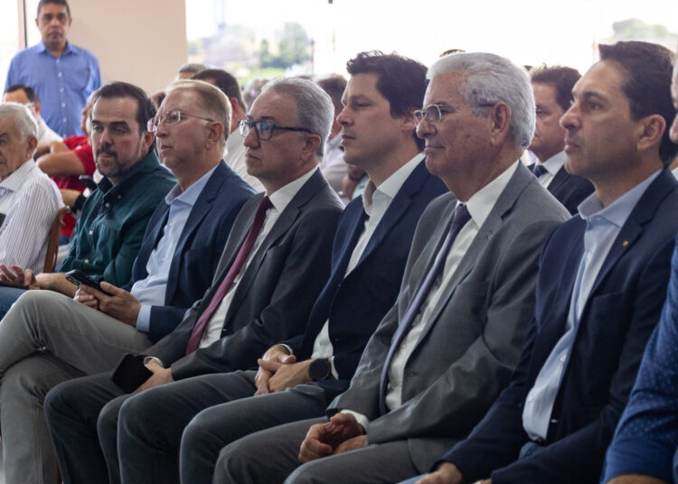 A solenidade de 3 de outubro reuniu autoridades estaduais e municipais, como o prefeito Leandro Vilela, o vice-prefeito João Campos, o vice-governador Daniel Vilela, o ex-prefeito Gustavo Mendanha, vereadores, lideranças comunitárias e representantes acadêmicos.