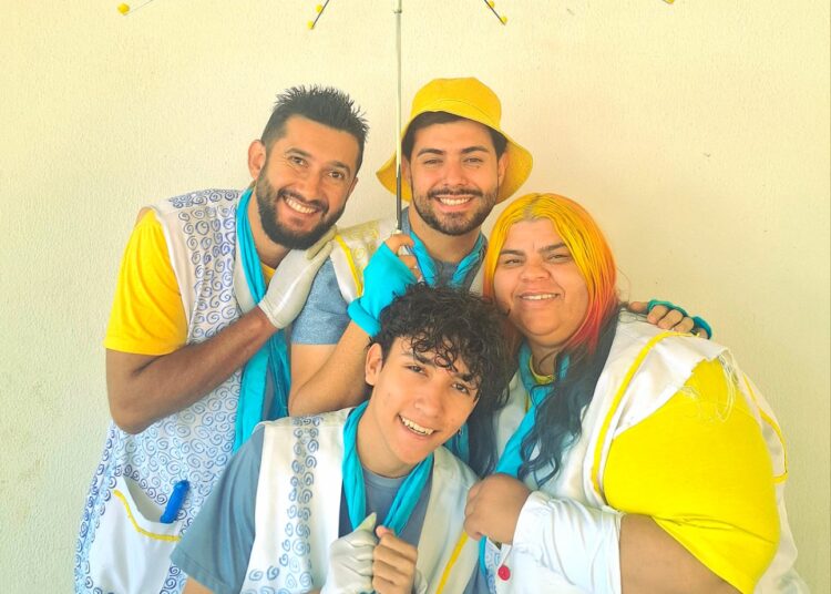Companhia Anapolina de Teatro apresenta o espetáculo "Girassol". Imagem: Divulgação