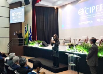 Marcia Castro ministrou palestra magna e relatou parte de sua trajetória ligada à ciência