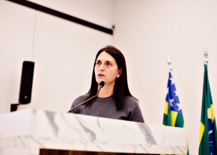 Deputada Vivian Naves- Câmara Municipal de Anápolis