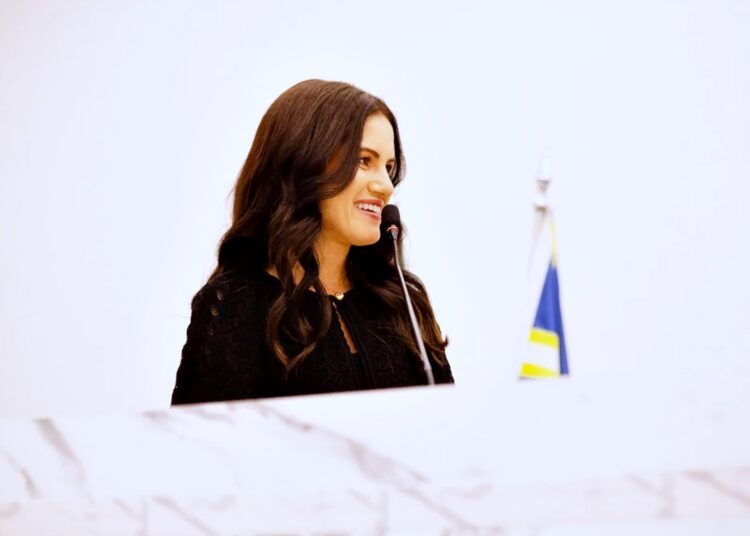 Primeira-dama e secretária de Políticas Sociais- Carla Lima Corrêa