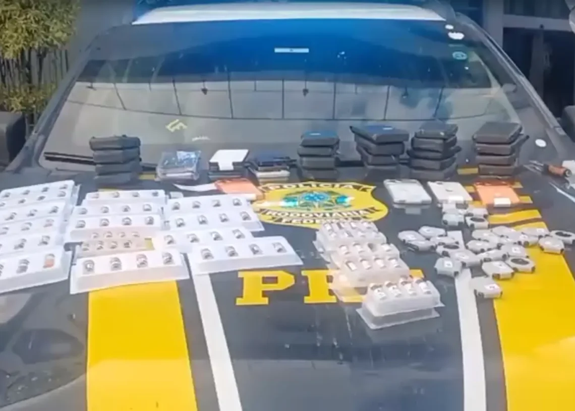 PRF faz nova grande apreensão de canetas emagrecedoras e celulares irregulares em Goiás. Foto: PRF