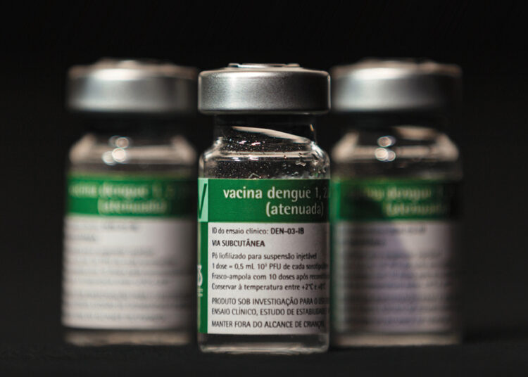 Frascos da Butantan-DV, a vacina em dose única contra a dengue, desenvolvida no Brasil. Imagem: Divulgação