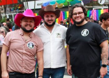 Justiça reconhece união estável de trisal após 5 anos juntos, em Goiás — Foto: Reprodução/Instagram Tulio Adriano