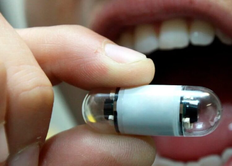 A cápsula endoscópica é um dispositivo utilizado para a realização da enteroscopia por cápsula ou videocápsula. Imagem: Ilustrativa/Reprodução