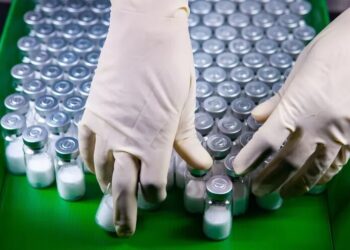 Frascos da Butantan-DV, vacina contra a dengue desenvolvida no Instituto Butantan. Imagem: Instituto Butantan