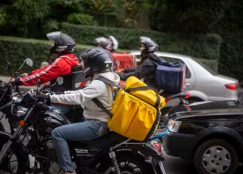 Entregadores de app — Foto: Márcia Foletto / Agência O Globo