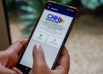 Aplicativo da CNH Brasil pode ser baixado através do Google Play ou App Store (Foto: Juliano Almeida)