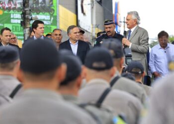 Helicóptero reforça segurança na Operação Natal Seguro
Governador lança Operação Natal Seguro e anuncia R$ 81,6 milhões à segurança pública para realização da ação ( Foto: André Saddi)