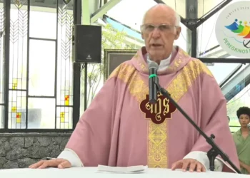 Padre Júlio Lancellotti encerra transmissões de missa pela TVT e decisão provoca forte reação de fiéis. Imagem: Reprodução