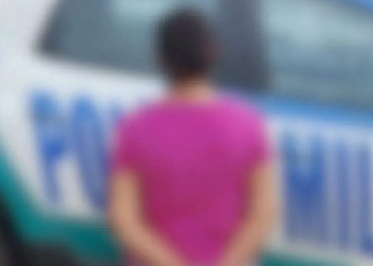 Mulher foi encaminhada à Centra de Flagrantes depois que alimentos foram encontrados em seu armário (Foto: Reprodução)