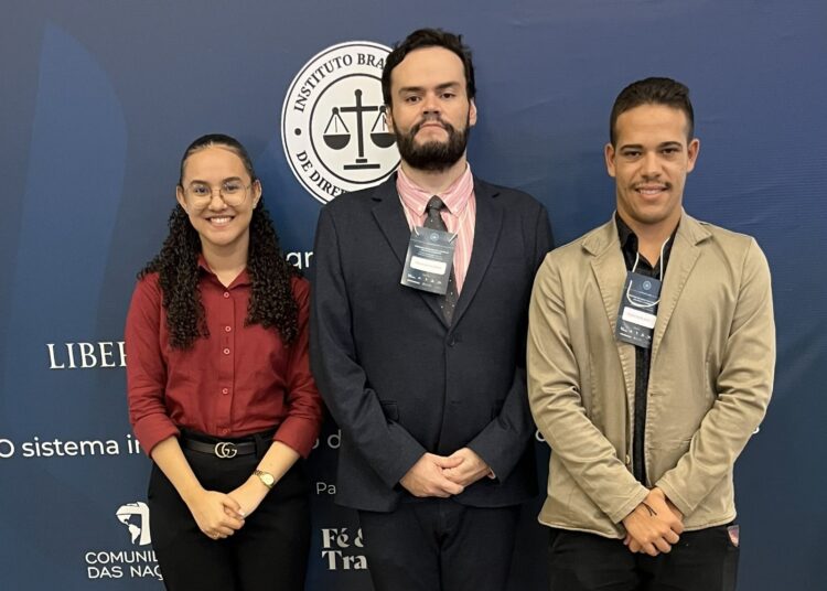 UniEVANGÉLICA- estudantes se destacam em congresso