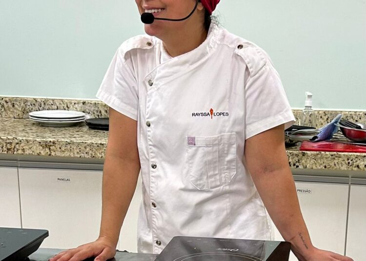 Rayssa Lopes compartilhou experiências profissionais, incluindo a criação da empresa Labaredas e Fouets. Imagem: Divulgação