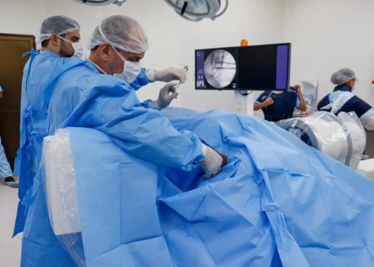 Paciente goiano passa por primeira cirurgia com polilaminina em GO. Imagem: Divulgação