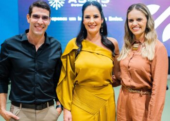 Empresário Juliano Santos, gestora comercial Simone
Garcia e a gerente de marketing Emylia Chaveiro.