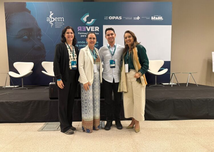 Representaram a UniEVANGÉLICA no encontro a coordenadora do curso de Medicina, Priscila Usevícius, além da coordenadora do Internato, Aila Davis, da coordenadora do NADDEM, Fabiane Carvalho, e do acadêmico do 11º período, Gustavo Borges.