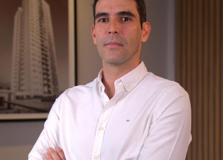 Juliano Pereira dos Santos.