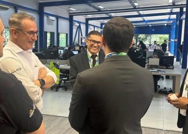Comitiva da embaixada da Irlanda no Brasil foi recepcionada por diretores da Kingspan Isoeste e pelo fundador Mário Forlin e o prefeito Márcio Corrêa.