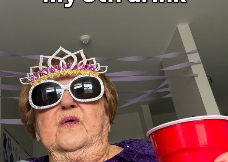 Imagem: Reprodução/@grandma_droniak