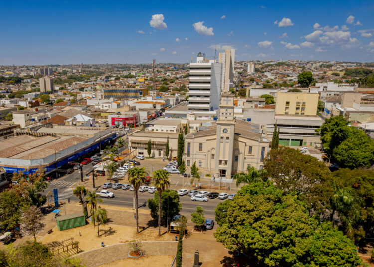 Praça Bom Jesus. Avenida Goiás. Foto: Paulo de Tarso