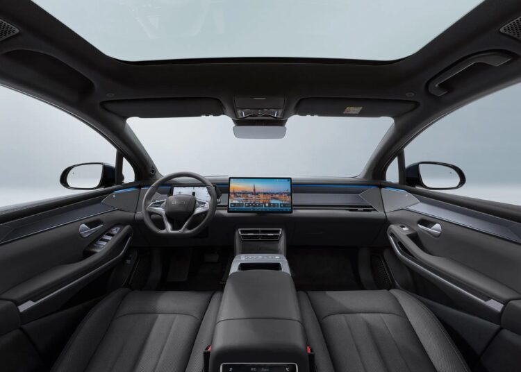 BYD ATTO 8