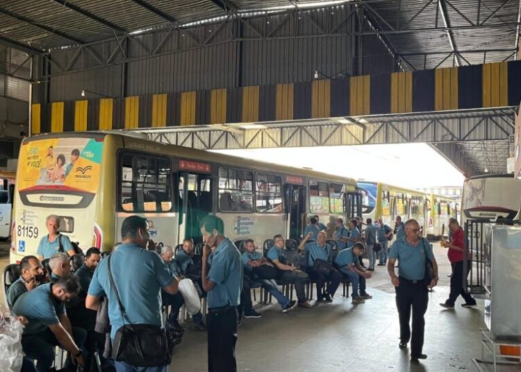Paralisação de trabalhadores do sistema de transporte coletivo no mês de fevereiro de 2024 em Anápolis Foto: Jonathan Cavalcante