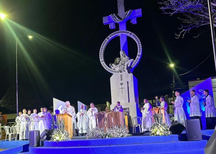 Santa Missa dos Romeiros é celebrada pela Diocese de Anápolis, por meio da Paróquia São Pedro e São Paulo, na Praça dos Romeiros.