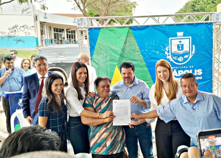 Entrega de Escrituras no Novo Paraíso- Contexto