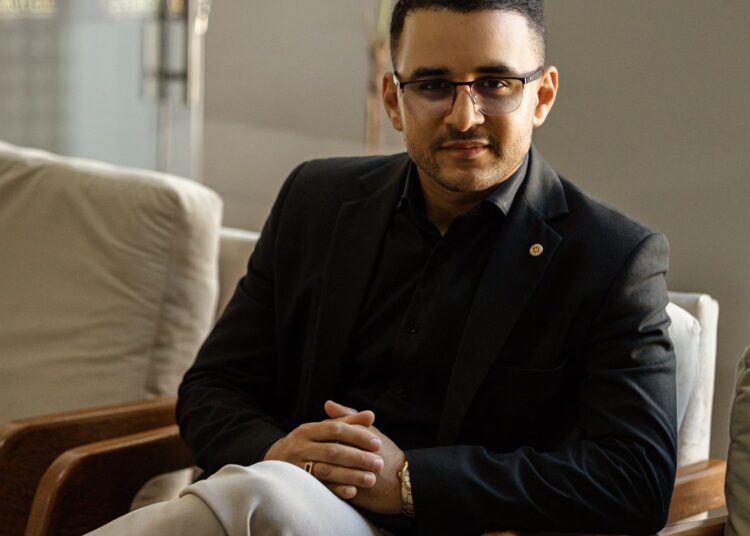Psicólogo Wesley Venâncio, especialista em Terapia Cognitivo-Comportamental, com MBA em Liderança e Gestão Empresarial
