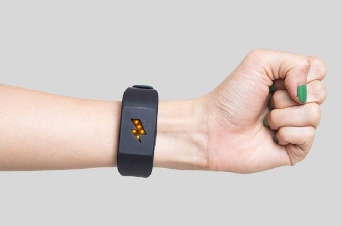 Pulseira dá choque toda vez que você gasta demais no cartão
Imagem: Divulgação/Pavlok